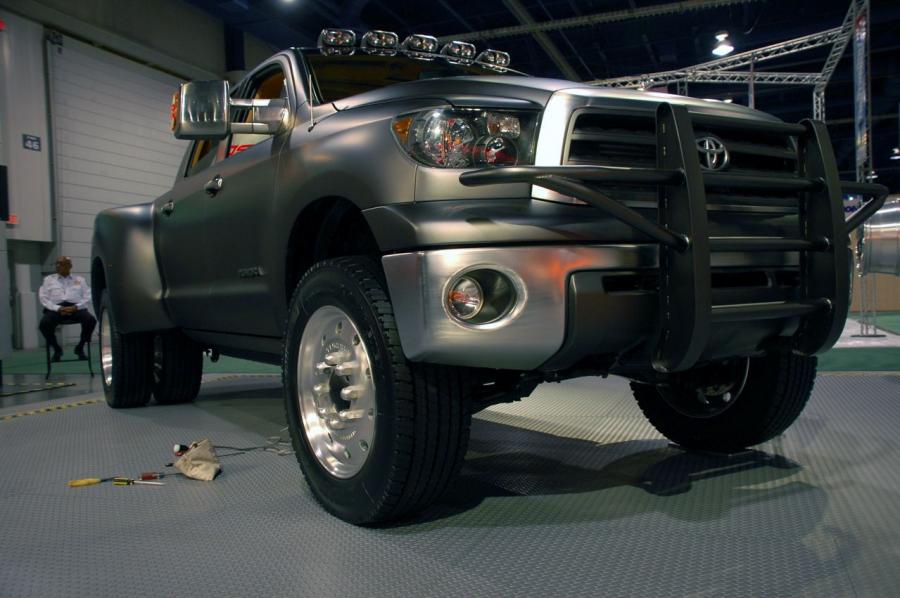 Toyota Tundra Diesel Dually Project Vehicle 2007 года  (фото 7 из 13)
